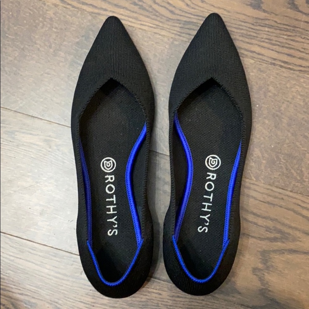 Black Rothy’s Pointed Toe flats